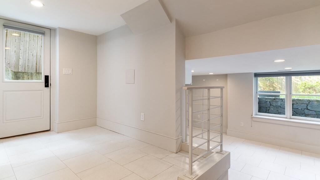 Building Photo - 48 Concord Ave