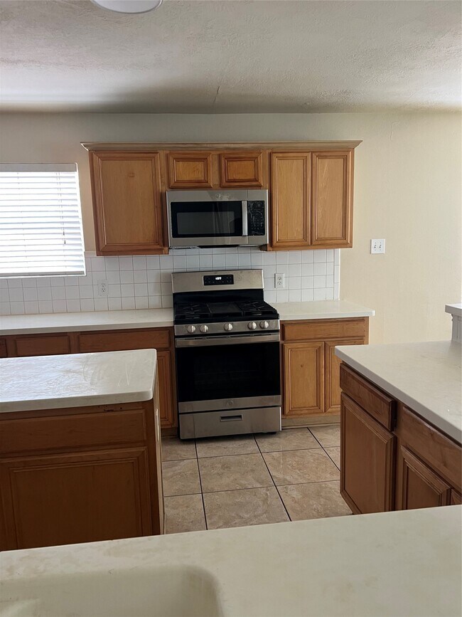 Building Photo - 13815 Fort Nelson Dr