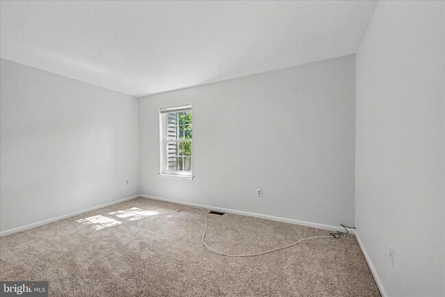 Building Photo - 678 Newbridge Ct