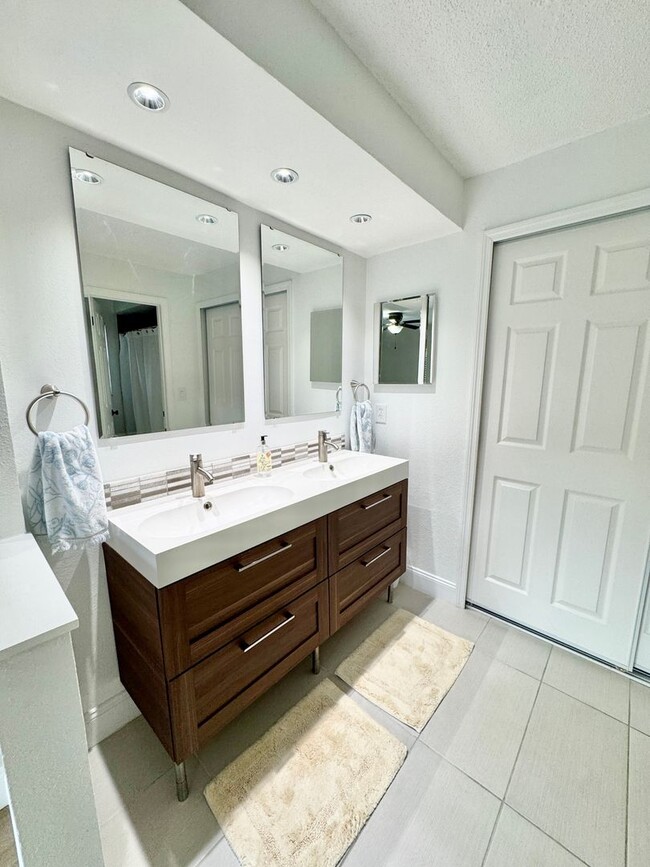 Building Photo - Dr. Phillips 3 Bed 2 Bath For Rent at soug...