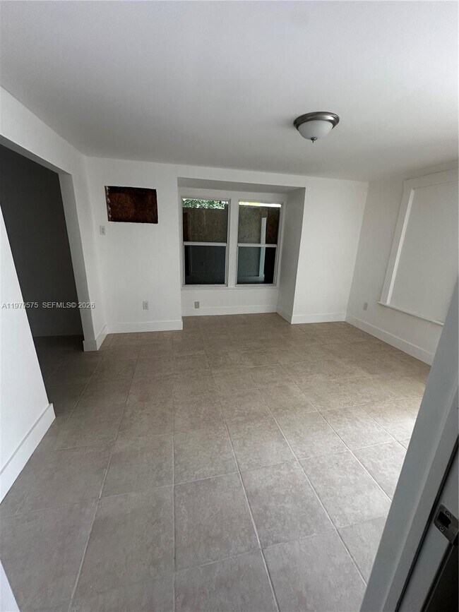 Building Photo - 1919 SW 2nd St