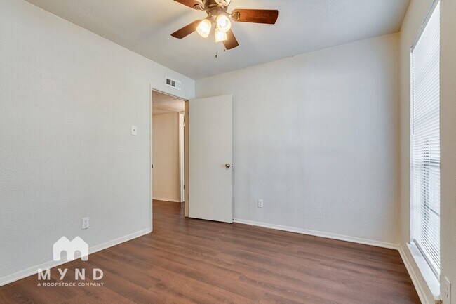 Building Photo - 3237 Chalmette Ct