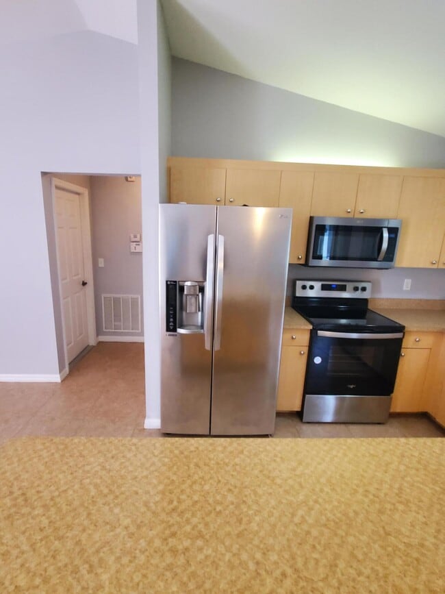 Building Photo - 3234 SW Fillmore St