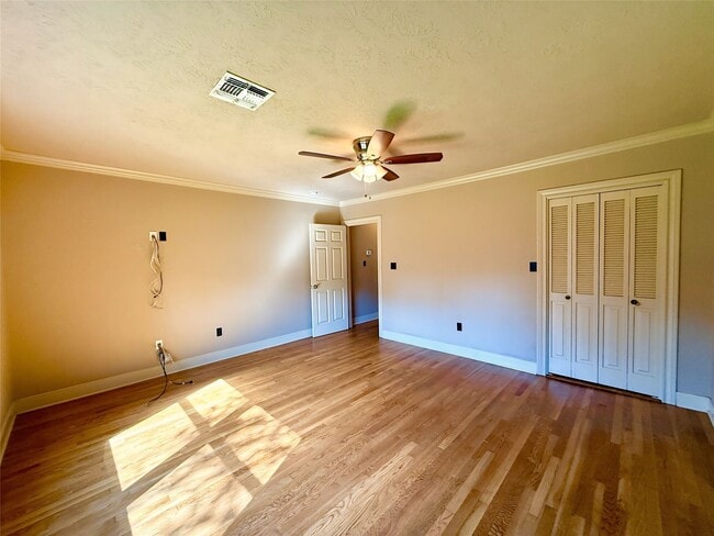 Building Photo - 305 W Tom Green St