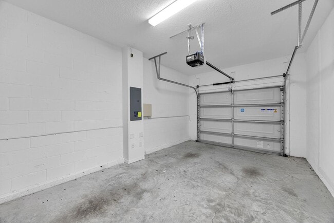 Building Photo - 6321 Tillandsia Pl