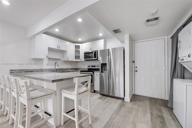 Building Photo - 9301 SW 92nd Ave