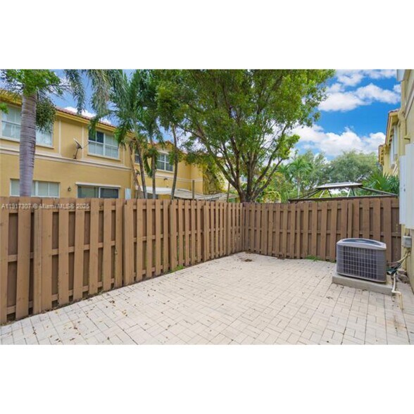 Building Photo - 8643 NW 112th Pl