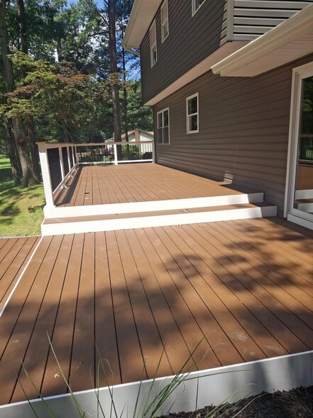 Building Photo - 6580 Fairway Dr W