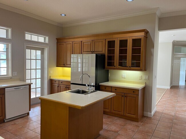 Building Photo - 2054 Sawgrass Dr