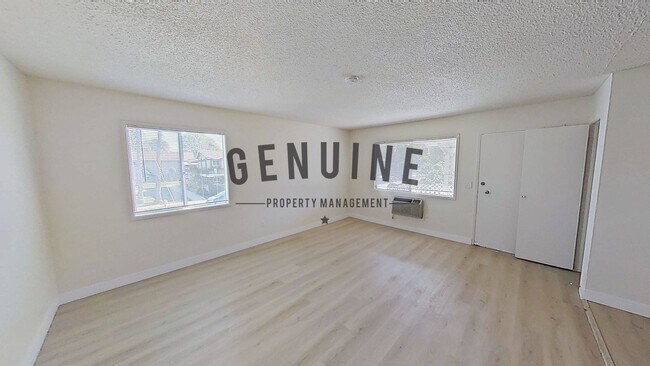 Building Photo - Cameo Ln Four-Plex