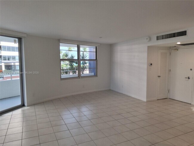 Building Photo - 5161 Collins Ave