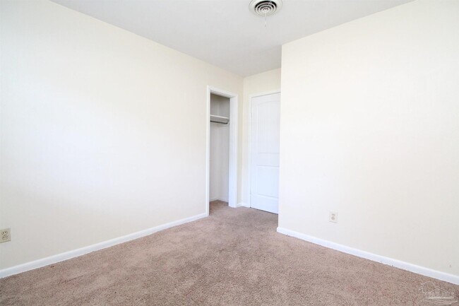 Building Photo - 106 St Regis Dr