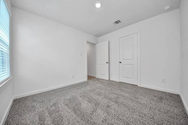 Building Photo - 2138 Olivos St