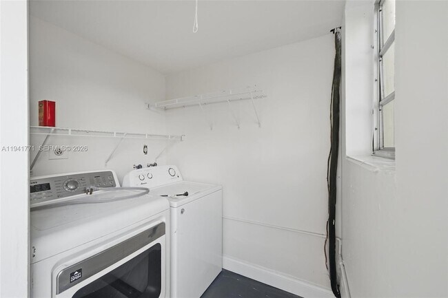 Building Photo - 8313 SW 137th Ave