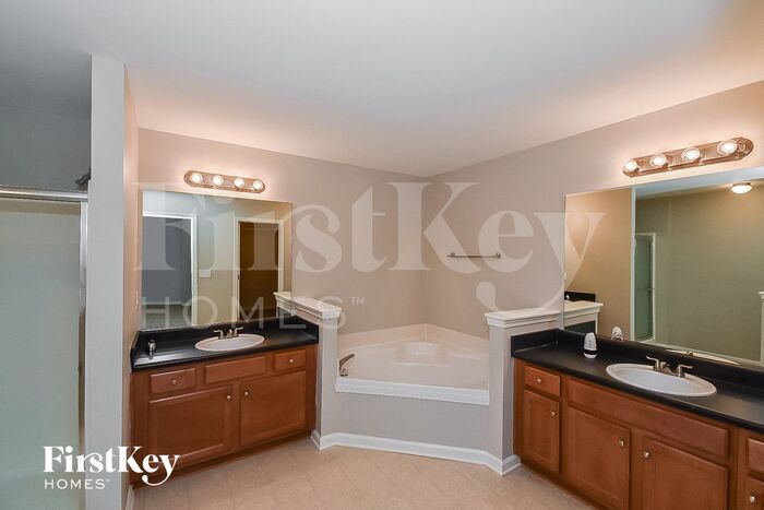 Building Photo - 8145 Willowbank Way