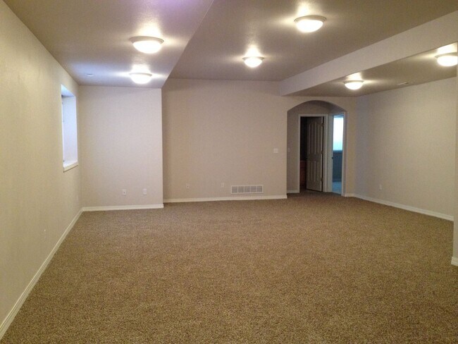 Building Photo - 5 Bd Ranch Home in School D-20