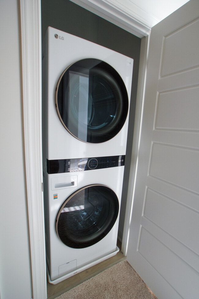 Building Photo - 2024 Eva Pearl Dr