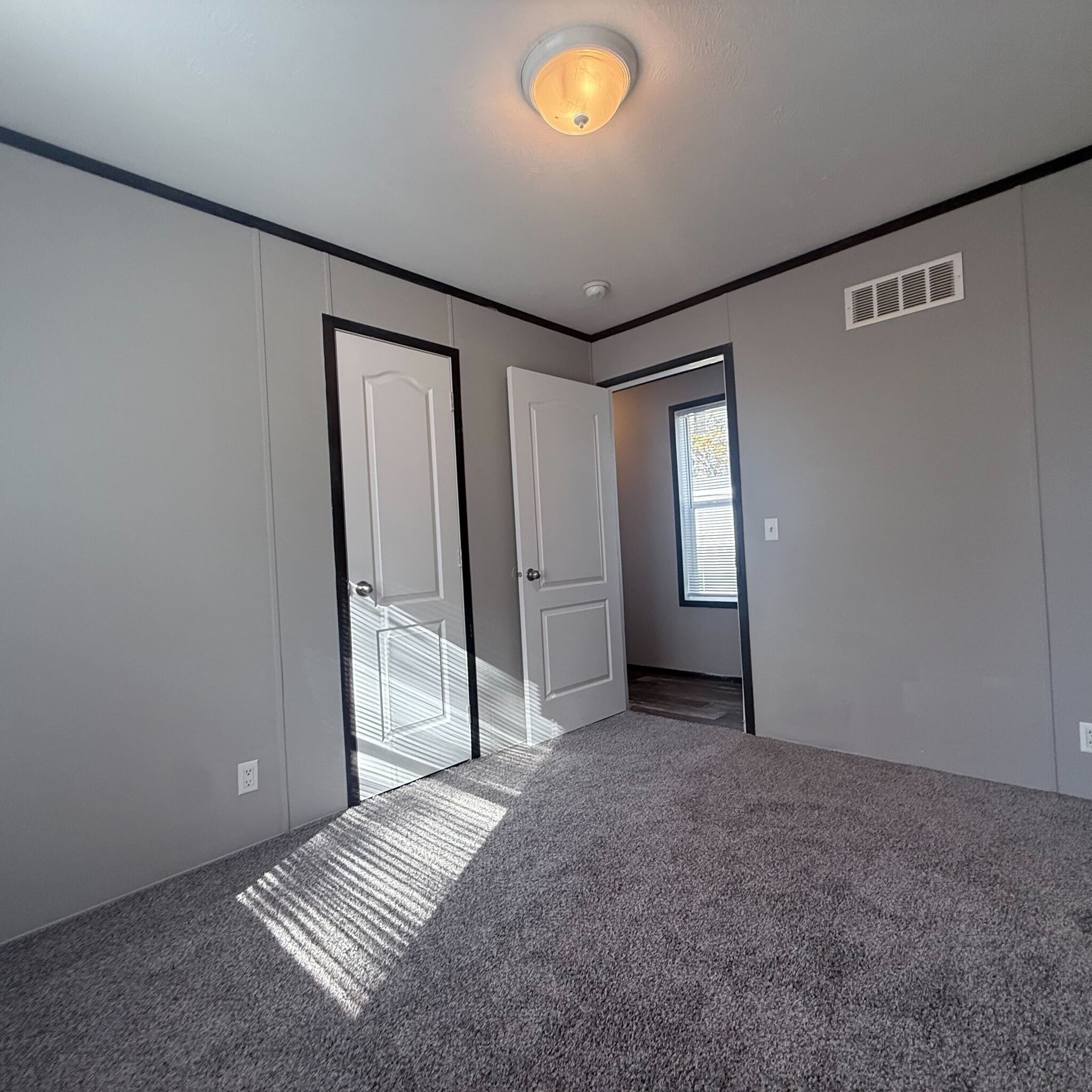 Building Photo - 10610 State Rte 762