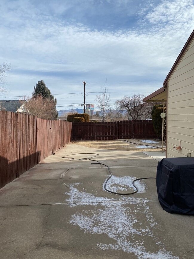 Building Photo - Beautiful Home in Old Southwest Reno w/Large Backyard
