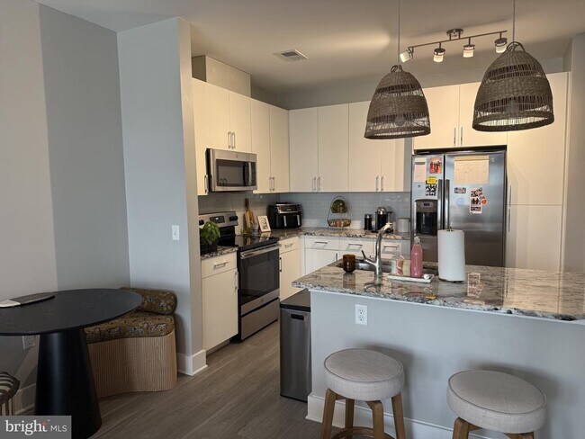 Building Photo - 15250 Siesta Ky Way