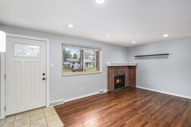 Building Photo - Updated Five-Bedroom Brick Ranch in the He...
