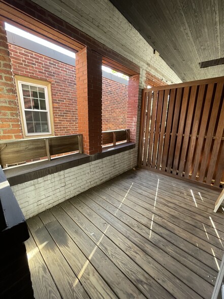Building Photo - 123 Park St