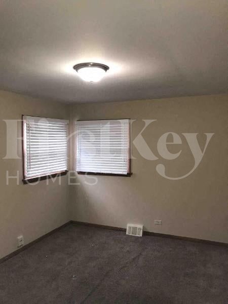 Building Photo - 2027 Vardon Ln