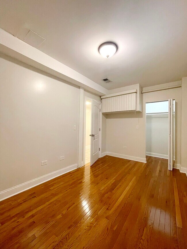 Building Photo - 2449 N Avers Ave