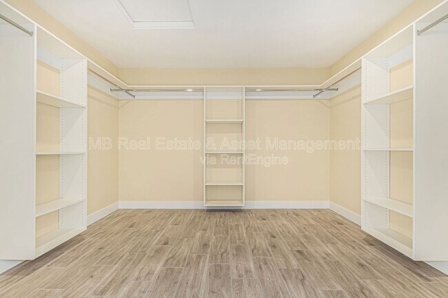 Building Photo - 413 E Southern Ave