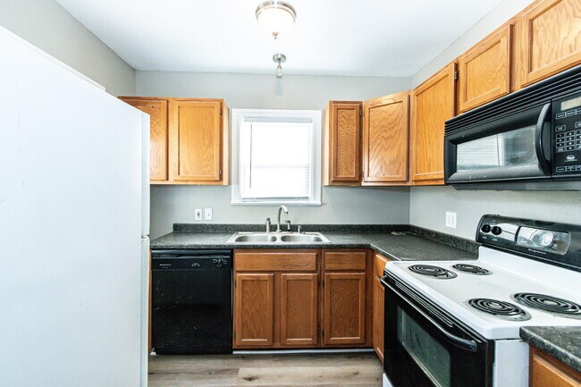 Building Photo - 2417 25th St