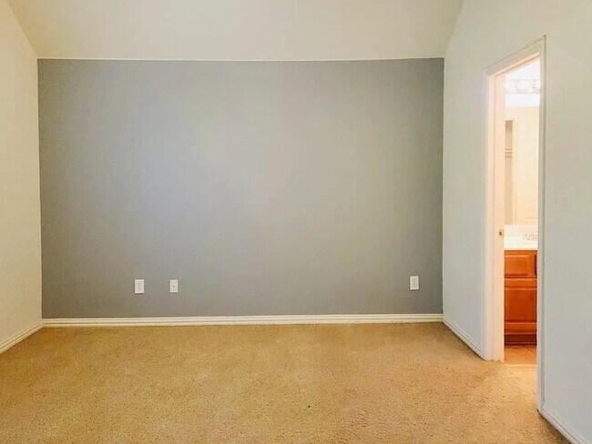 Building Photo - 2742 Hidden Knoll Tr