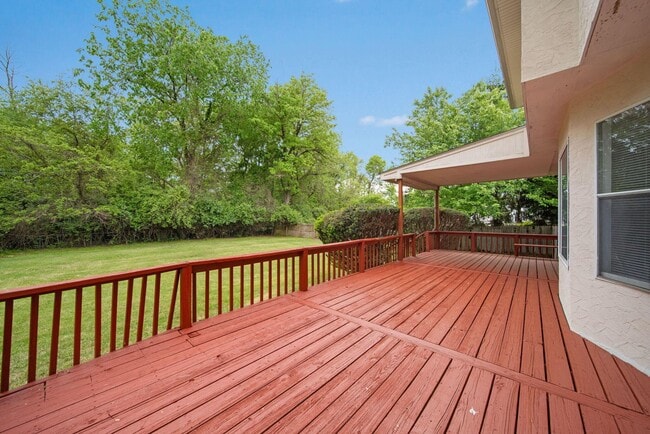Building Photo - 921 Beechwood Rd