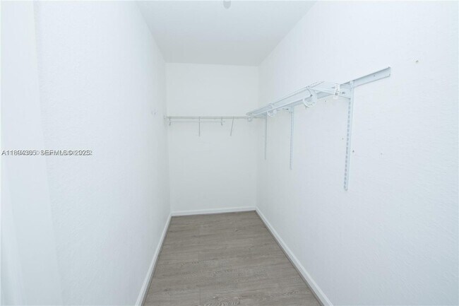 Building Photo - 174 NE 32nd Terrace