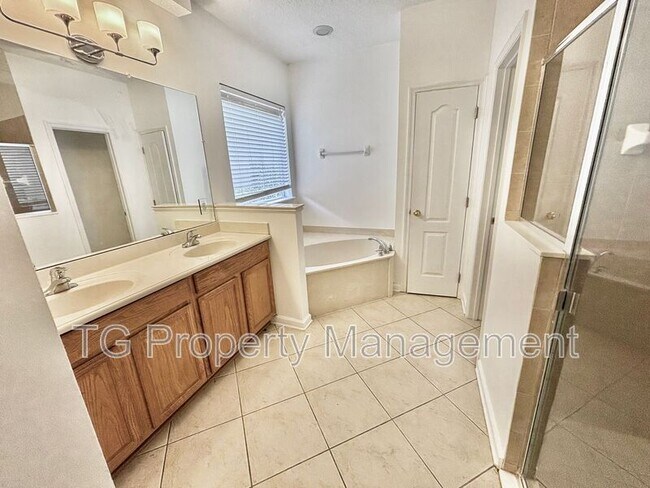 Building Photo - 614 Loire Ct