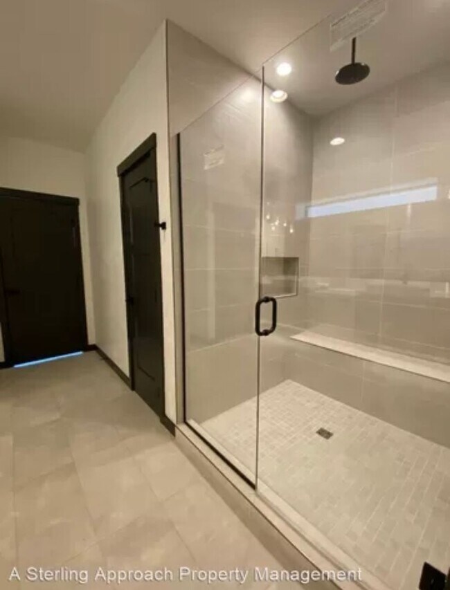 Building Photo - Close to Micron! Luxury Town Home With Two...