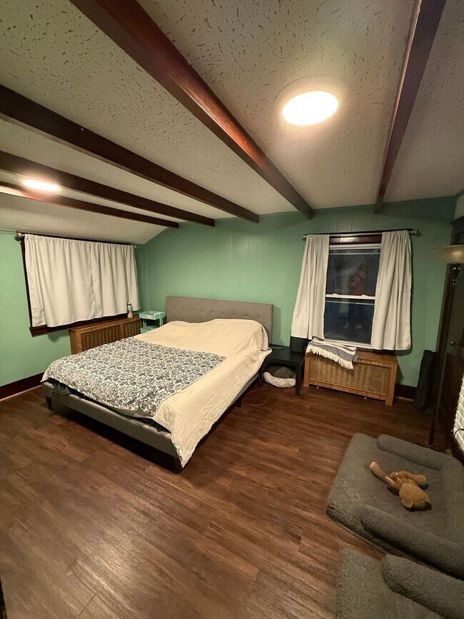Building Photo - Charming 3BR House in Albany