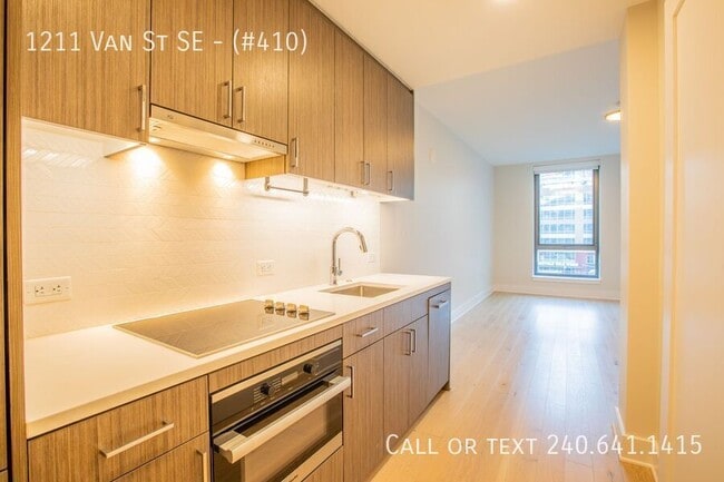 Building Photo - 1211 Van St SE