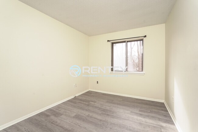 Building Photo - 2270 Sunderland Rd