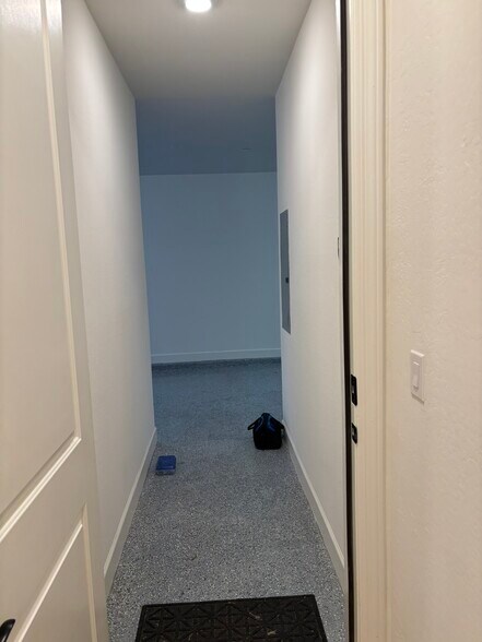 Building Photo - 2121 W Sonoran Desert Dr