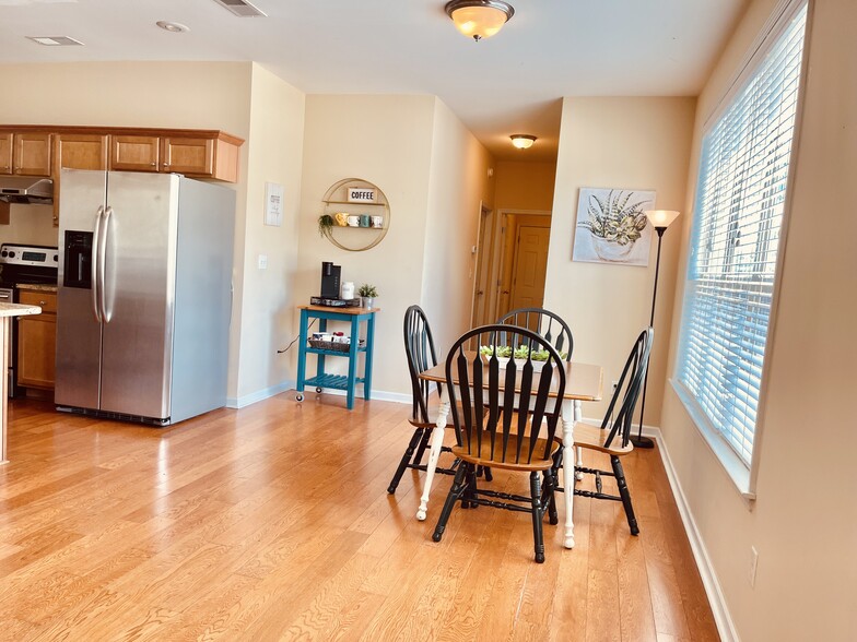 dining room - 1436 Island Town Cove