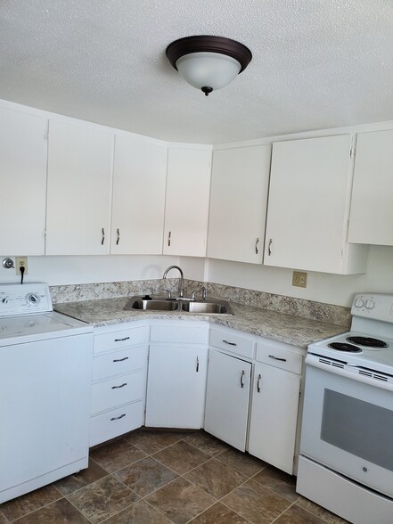 Building Photo - 311 -313 16th Ave Ct