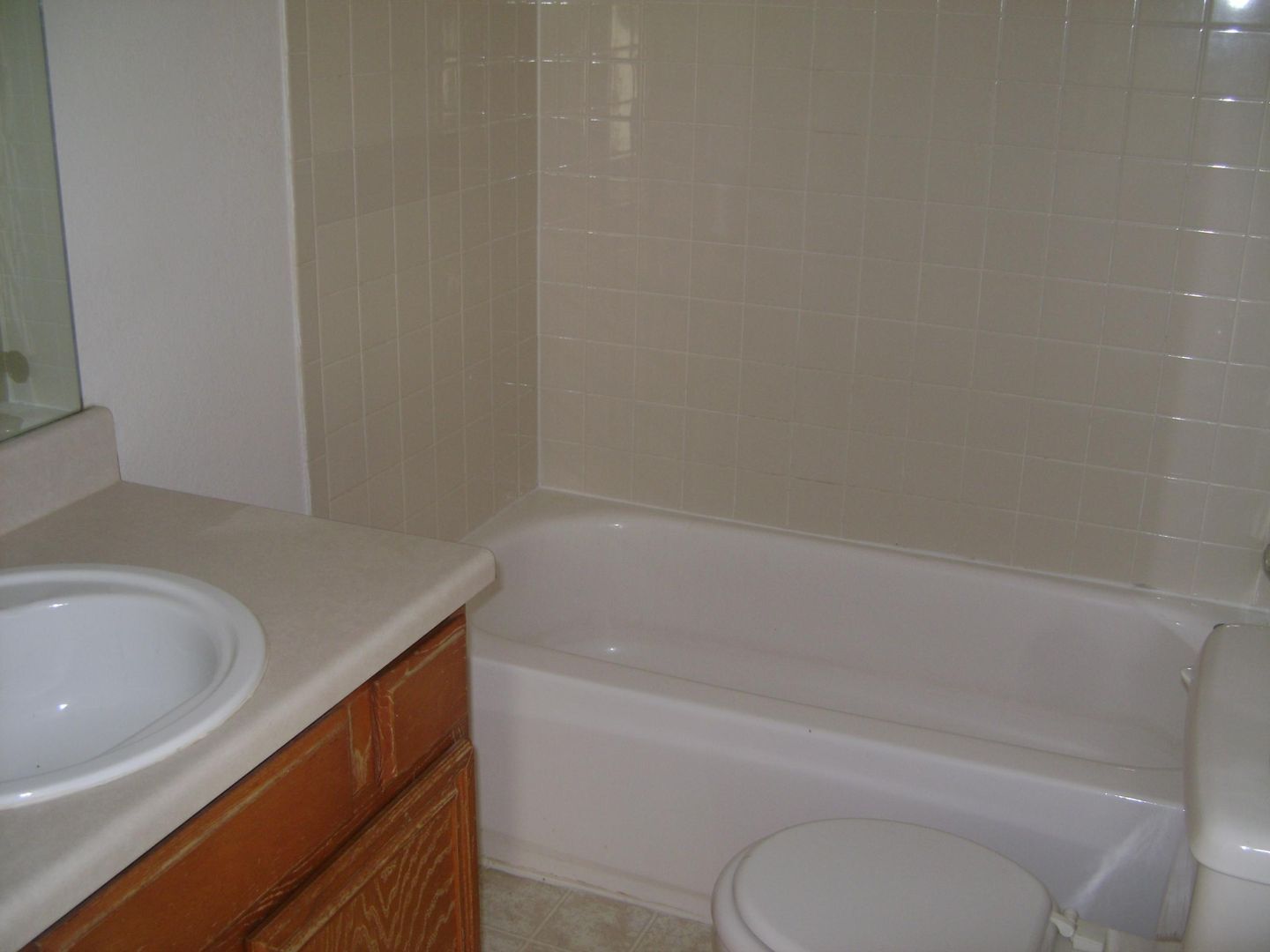 Building Photo - 1100 Leslie Cir