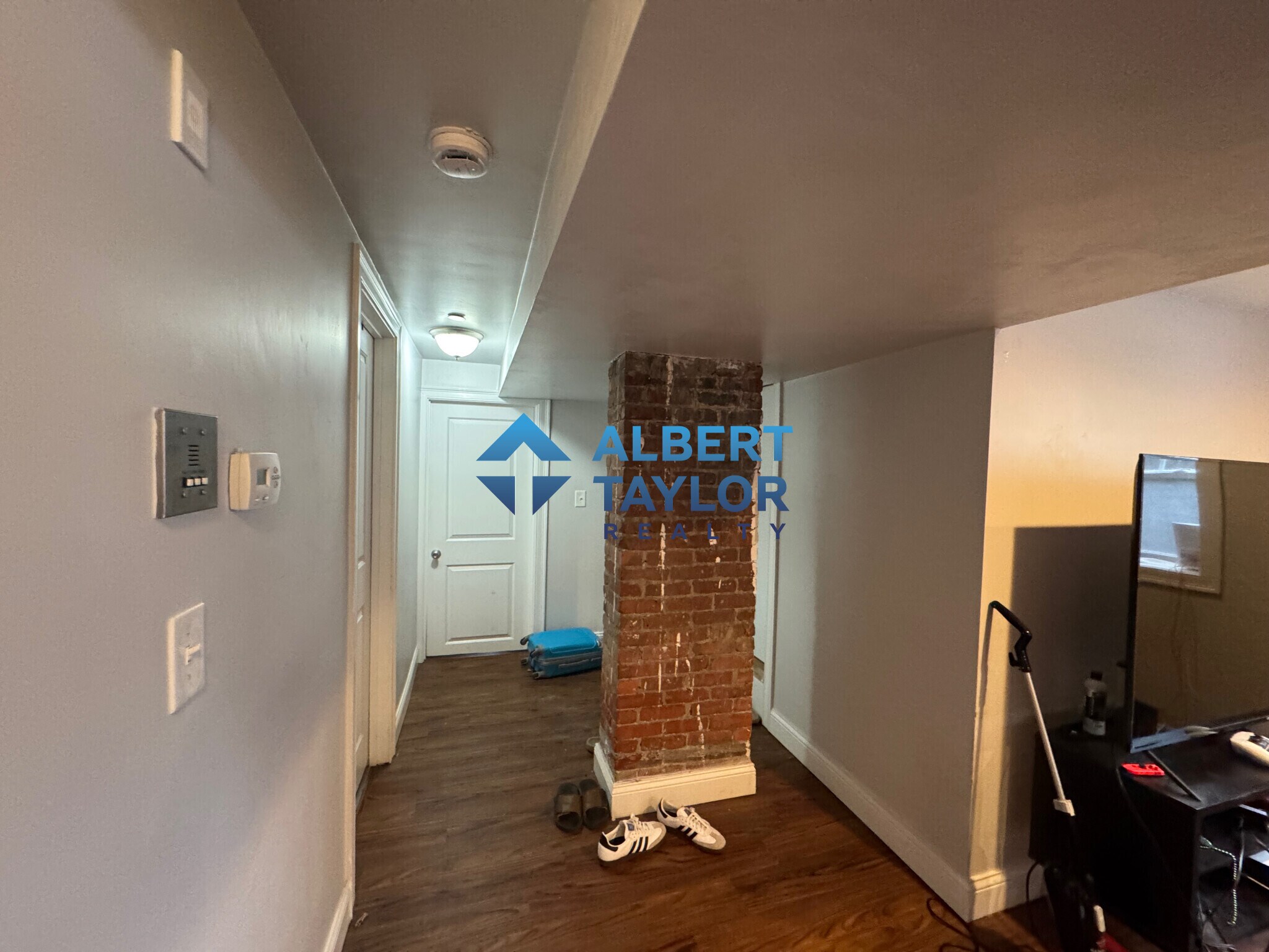 Building Photo - 998 Tremont St