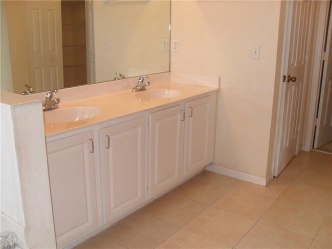 Building Photo - 4234 Emerald Vista