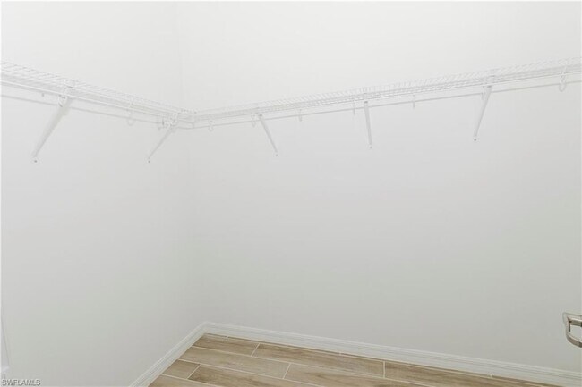 Building Photo - 5947 Sunningdale St