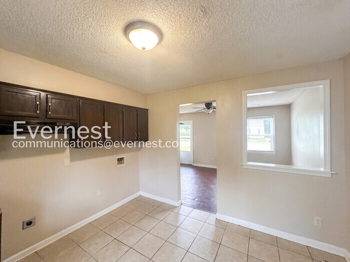 Building Photo - 4909 Buford Ave