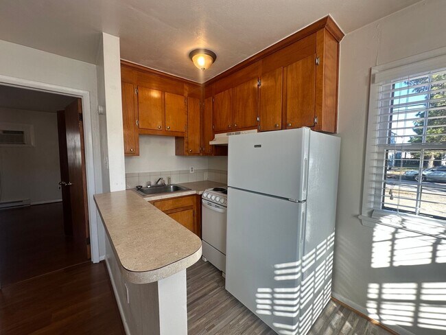 Building Photo - LittleBay1023