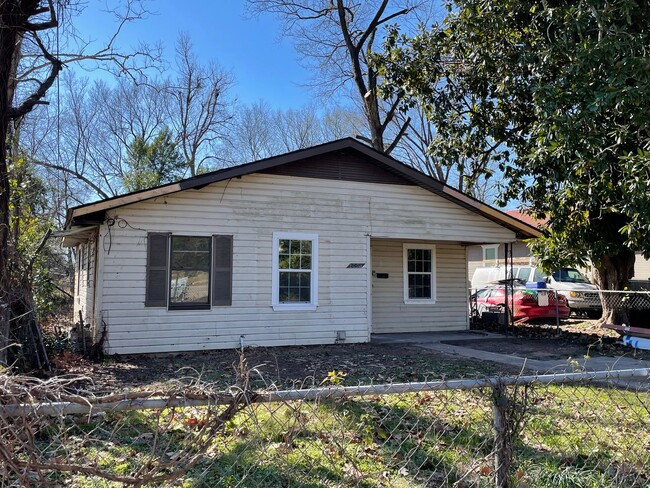 Building Photo - Remodeled 2 Bedroom Home