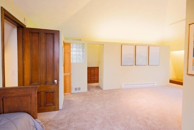 Building Photo - 182 Palfrey St