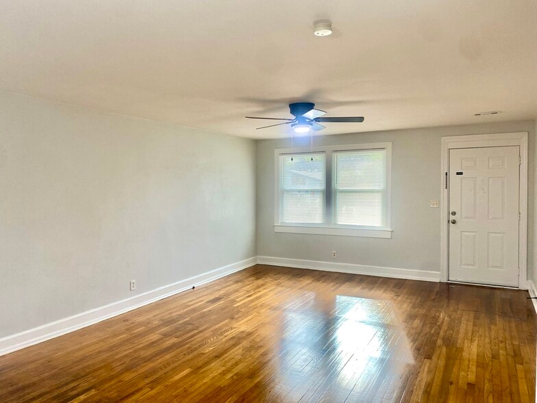 Building Photo - 516 36th Ave N